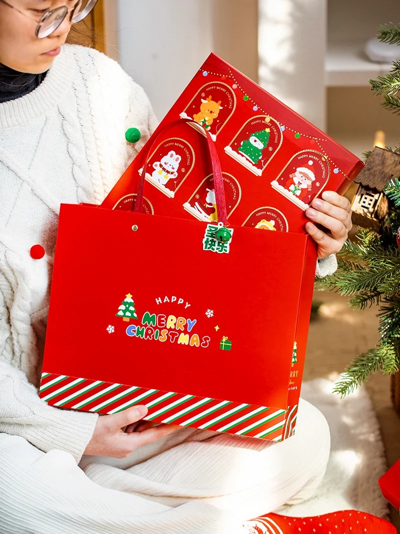 2歳のクリスマスプレゼントとして「おもちゃ以外」に何がおすすめ？創造的なデザインのギフトボックスが解決する