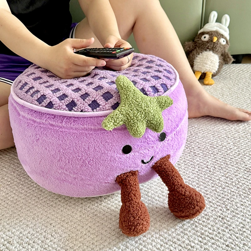 インテリアに馴染むおうち時間アイテムは、本当に「ふわふわ」な茄子型クッションか？