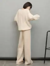 米杏色のVネック透かし編みニットトップス【春秋冬用・フレンチスタイル】