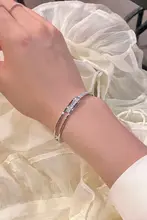 華やかなデザインのハンドブレスレット【シンプルで上品・レディース用】