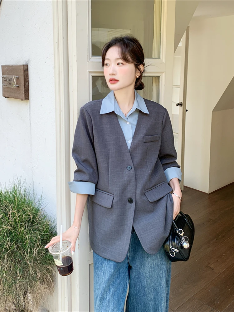 50代女性向けスーツジャケットの選定：デザイン性と実用性を両立した襟付きジャケット