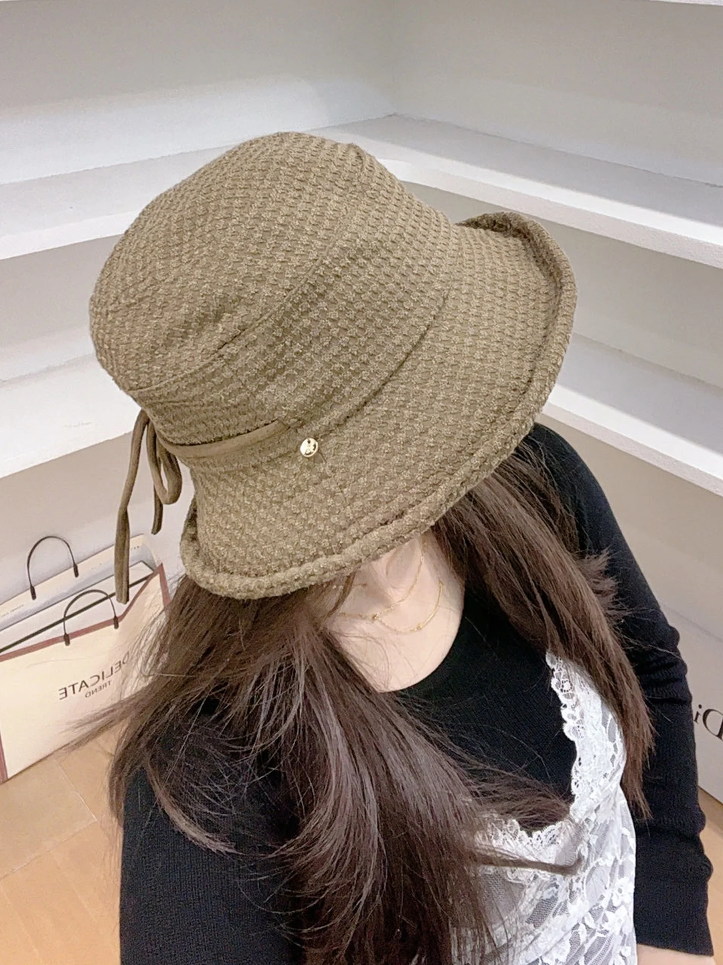 フィッシャーマンキャップ：広幅つばとフェイスカバー付きの女性向けファッションアイテム