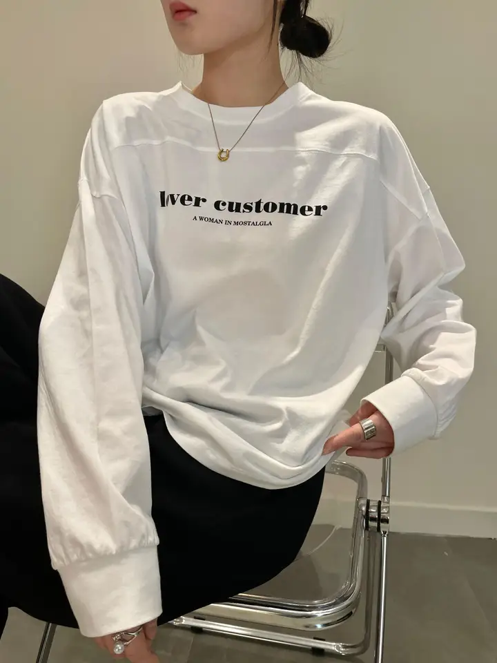 綿100%のウォッシュ加工済みカジュアルロングスリーブTシャツ【ゆったりシルエット・ロゴプリント・秋用】