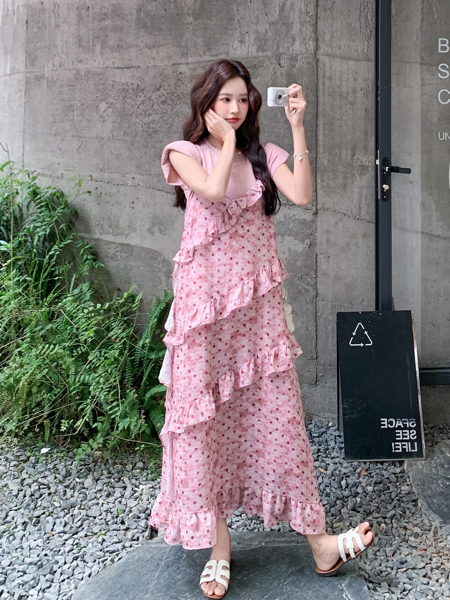 20代後半の夏に着たい「韓国風カジュアルなフリルドットキャミワンピ」は、本当に今時ファッションのベストセラーなのか？