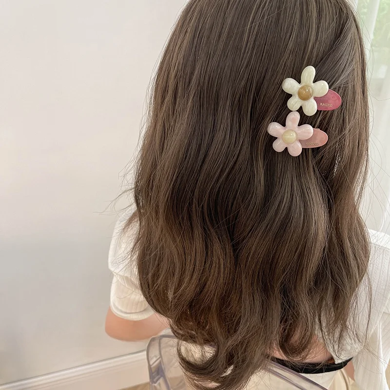 立体フラワーデザインのヘアクリップ：小顔に見える丸顔向けの韓系前髪アクセサリー