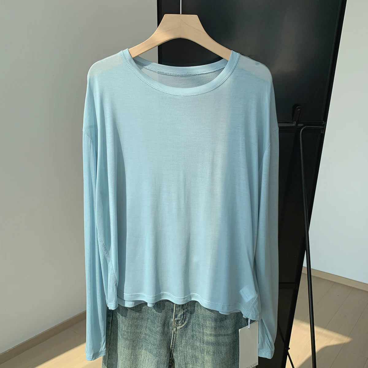 白Tシャツが透ける原因を防ぐための長袖微透防止Tシャツガイド