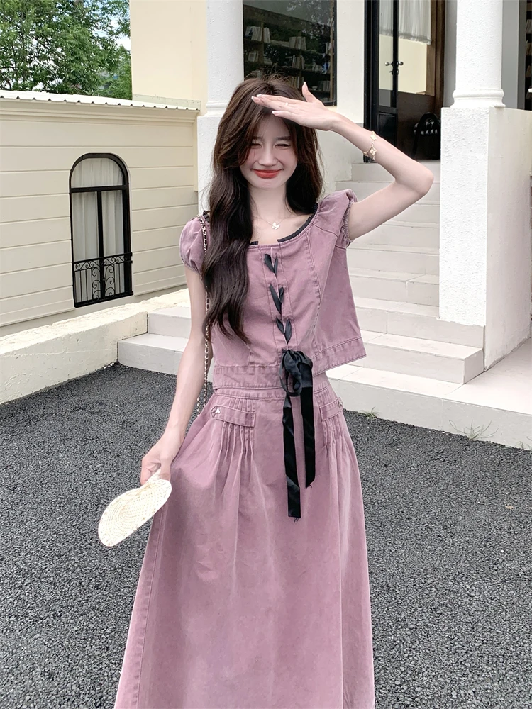 20代女子が今夏に選ぶべきフェミニンコーデは？多巴胺パープルのセットアップが答えになる