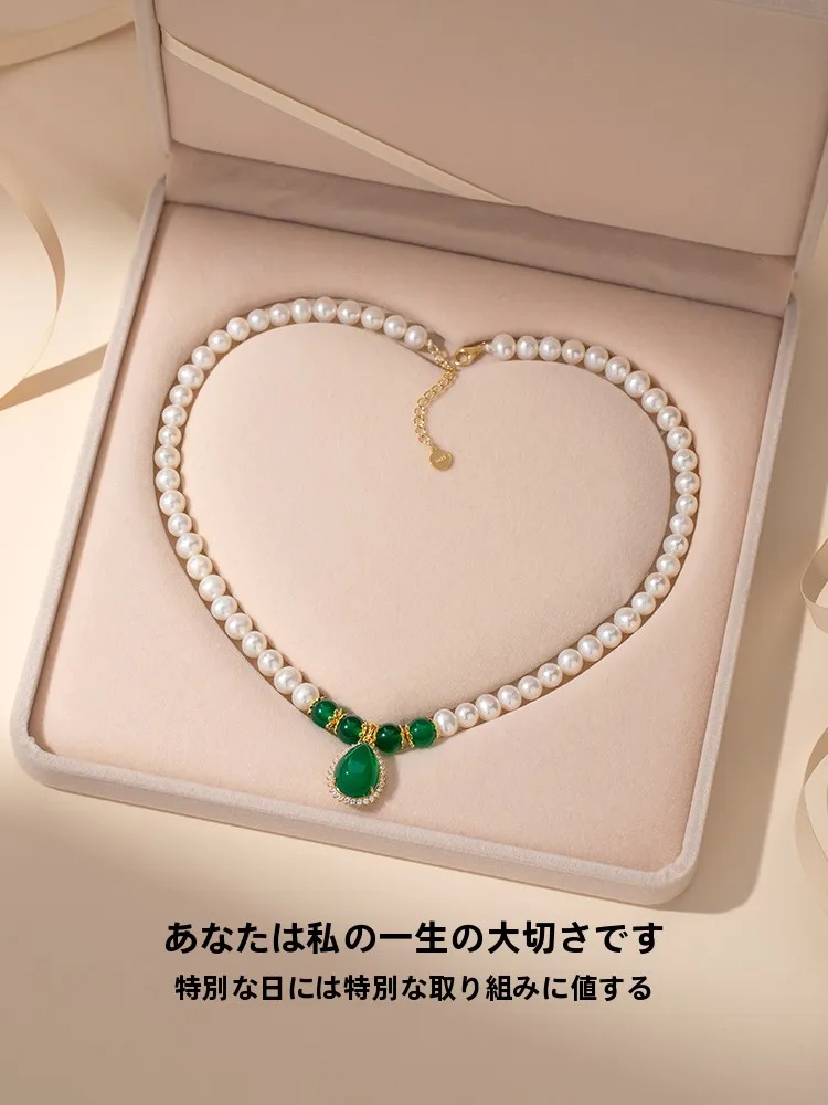 天然淡水真珠と緑玉髄のネックレス：母の日や誕生日の贈り物に最適な新中式デザイン