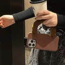 秋冬用赤色ハンドストラップ付きスマホケース【iPhone対応・高級感あるデザイン】