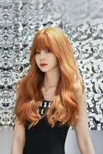 オレンジ色の大波ウェービーロングウィッグ【全頭カバー・ナチュラルな日常スタイル】