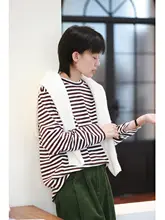 ブルーとホワイトのストライプのラフな重ね着用ラウンドネックTシャツ【女性用・秋季向け・極上の柔らか さ】