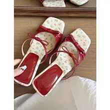 小花柄の甘美なデザインの粗いヒールサンダル【バタフライリボン・一字型ストラップ・夏用】