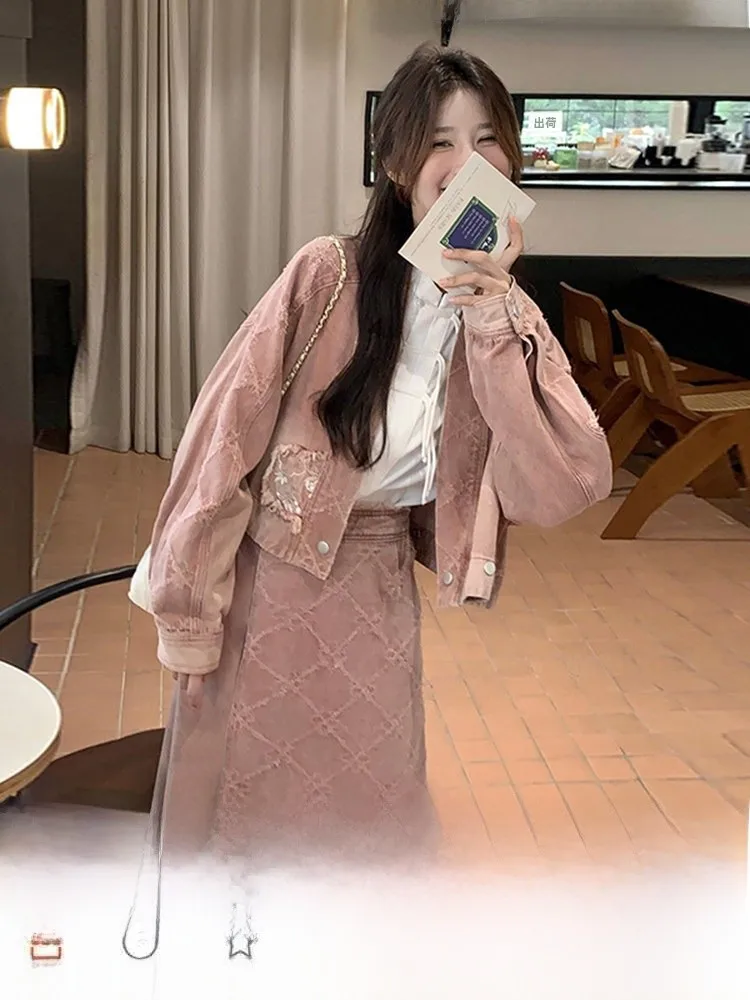 40代のピンクコーデで悩むなら、この1着が救いになる？