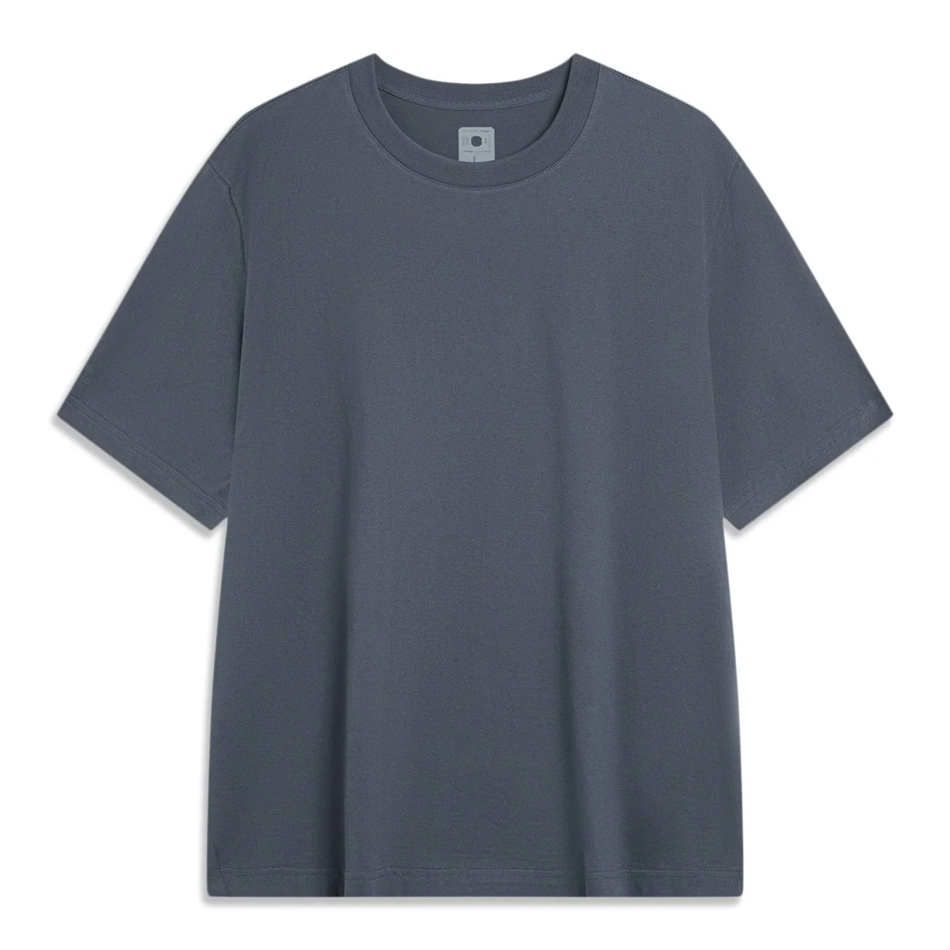 ストリートファッションの本質を解く：Tシャツが基盤になる理由