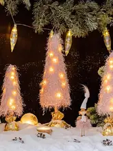 光るピンクのクリスマスツリー飾り【ホテル・商業施設向け・おしゃれな雰囲気】