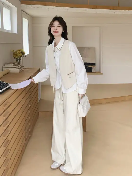 杏色 オシャレなスーツベストとカジュアルシャツ、スリムフィットのワイドパンツ【春秋用・女性用・セットアップ対応】