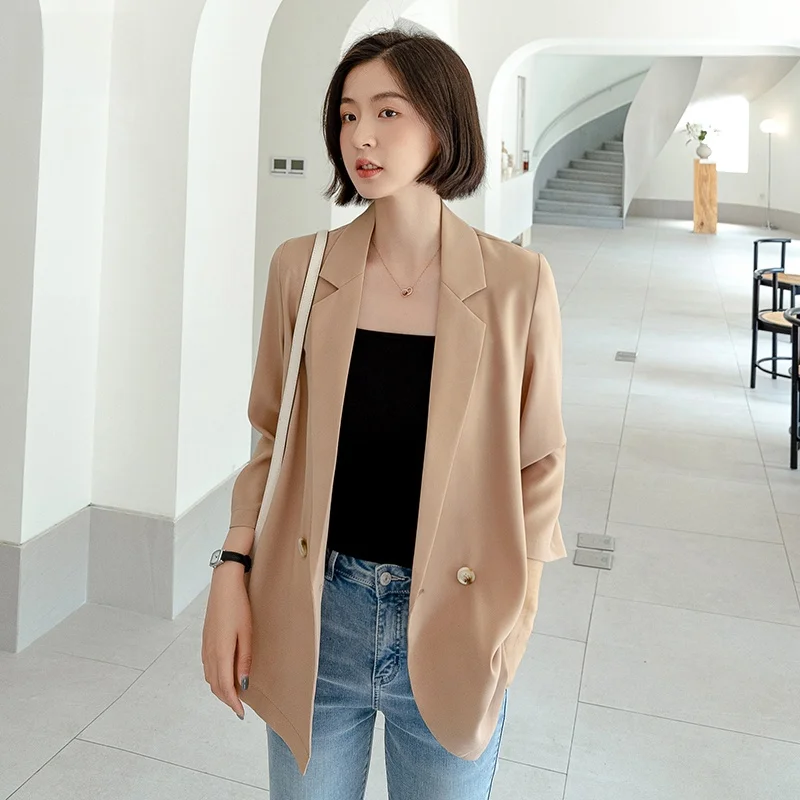 大人可愛い服 50代コーデ 完全ガイド｜中性色と質感のバランスで自然な可愛さを実現