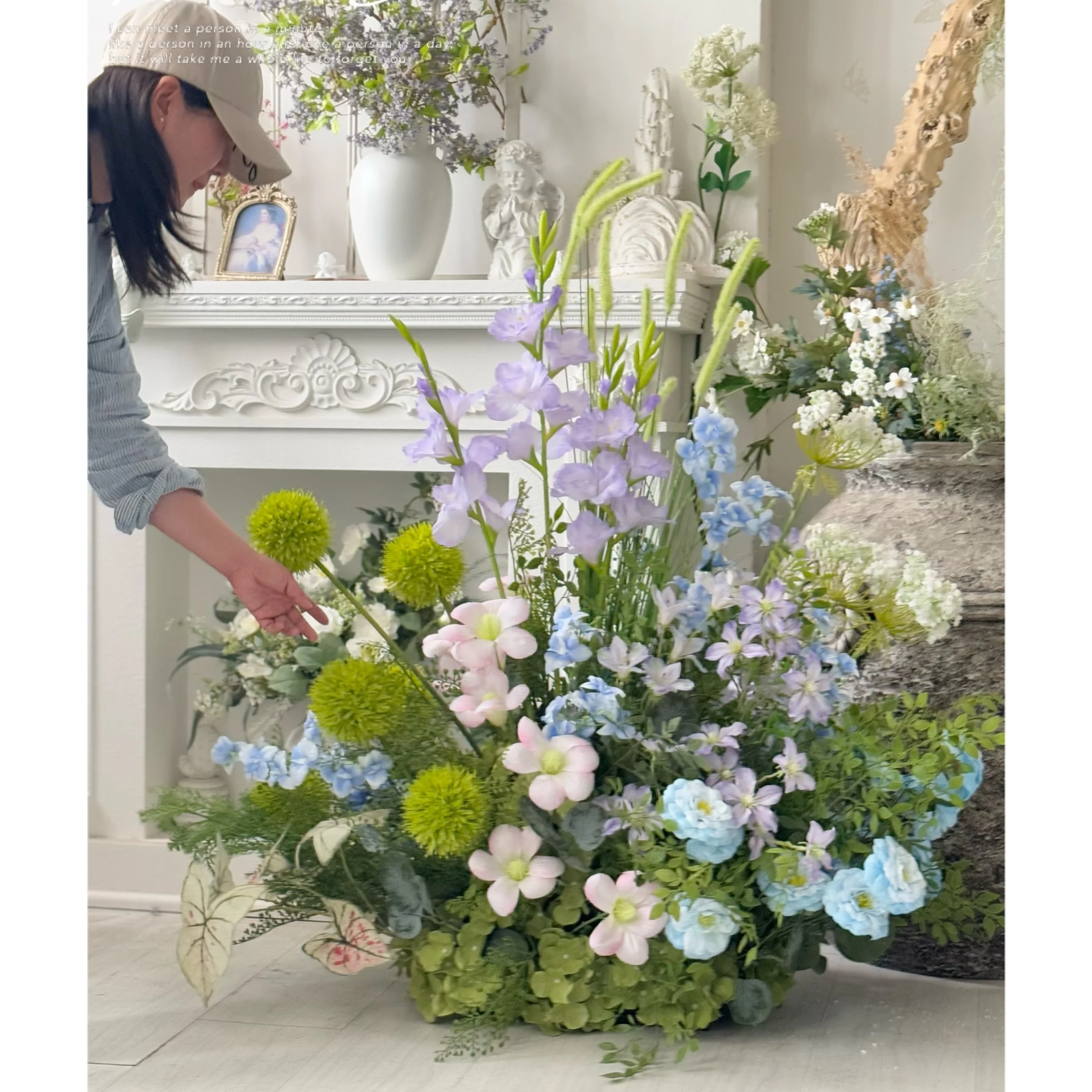 モネの風にふれたい——法式リラックススタイルの造花アレンジで、日常を彩るには？