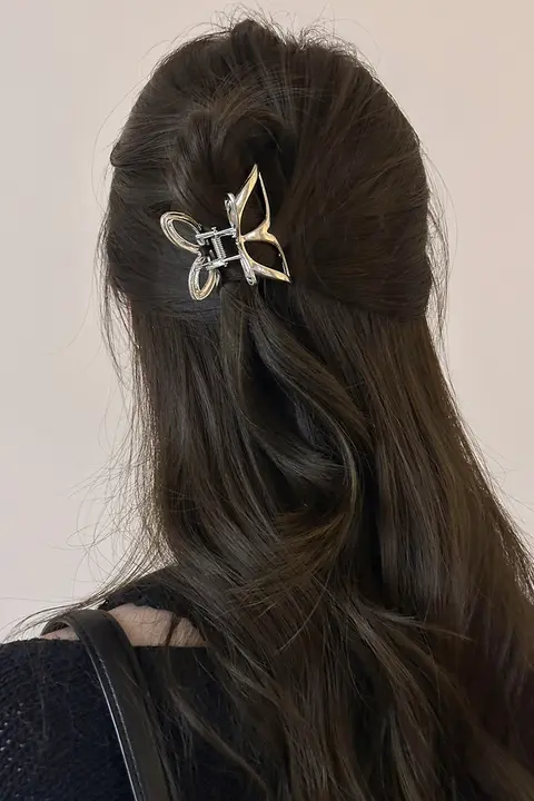 液体金属蝶型ヘアクリップ【ハーフアップ・シンプルデザイン・おしゃれ】