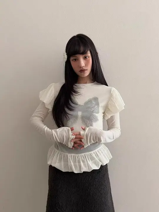フリル付きメッシュデザインの長袖Tシャツ【リボンプリント・春用】（セットアップ対応）