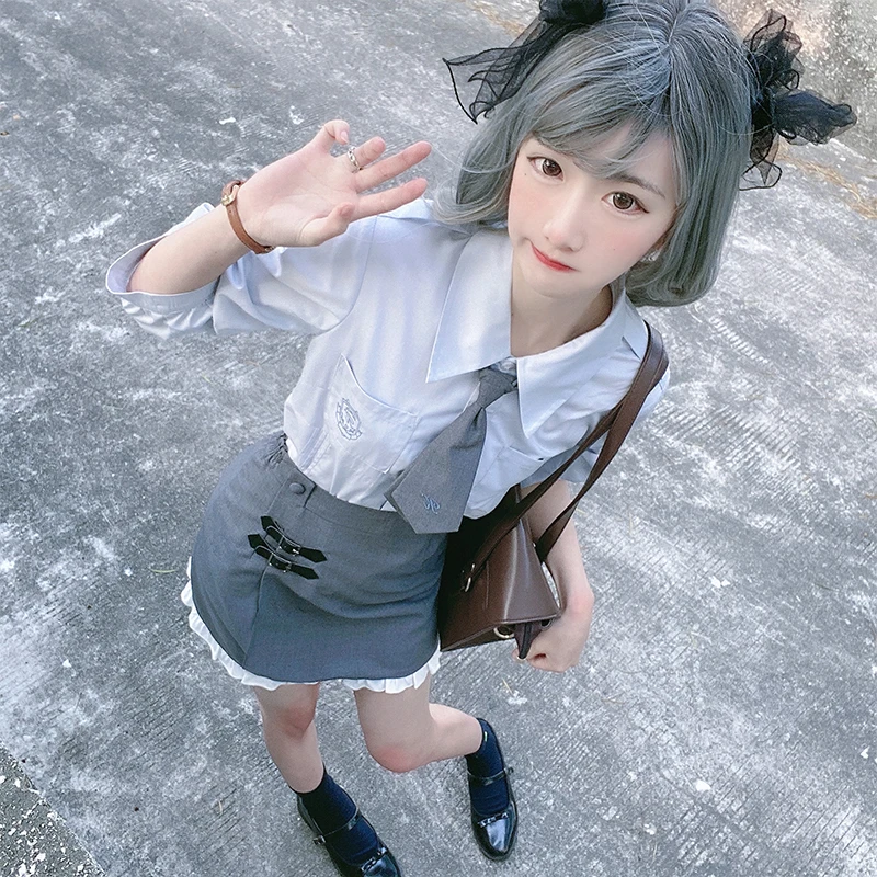 オリジナルJK制服：高めのウエストスカートとスリムシャツのセットアップスタイル