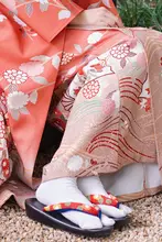 和服風刺繍入りカジュアルサンダル【グラデーション・人字型】