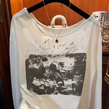 デザイン性のあるワンショルダーゆったりスリム長袖Tシャツ【レトロプリント・秋冬用・女性用】