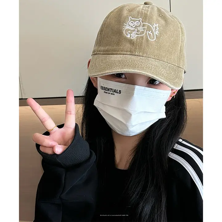 刺繍入りカートゥーンキャットの野球帽【春用・女性用・カジュアルデザイン】