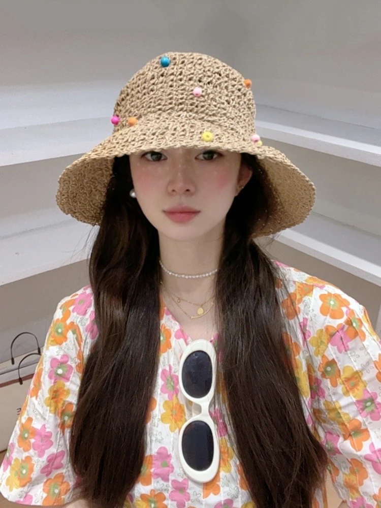 カラフルな編み込み麦わら帽子：女性の秋旅行に最適な草編み大檐帽
