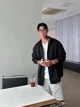 シンプルな無地デザインの長袖シャツ【ブルー・メンズ・ワイドシルエット】