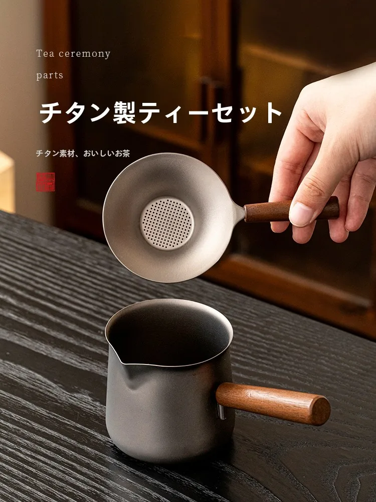 純チタン製公道杯：倒れてもこぼれない構造と高級感の実証