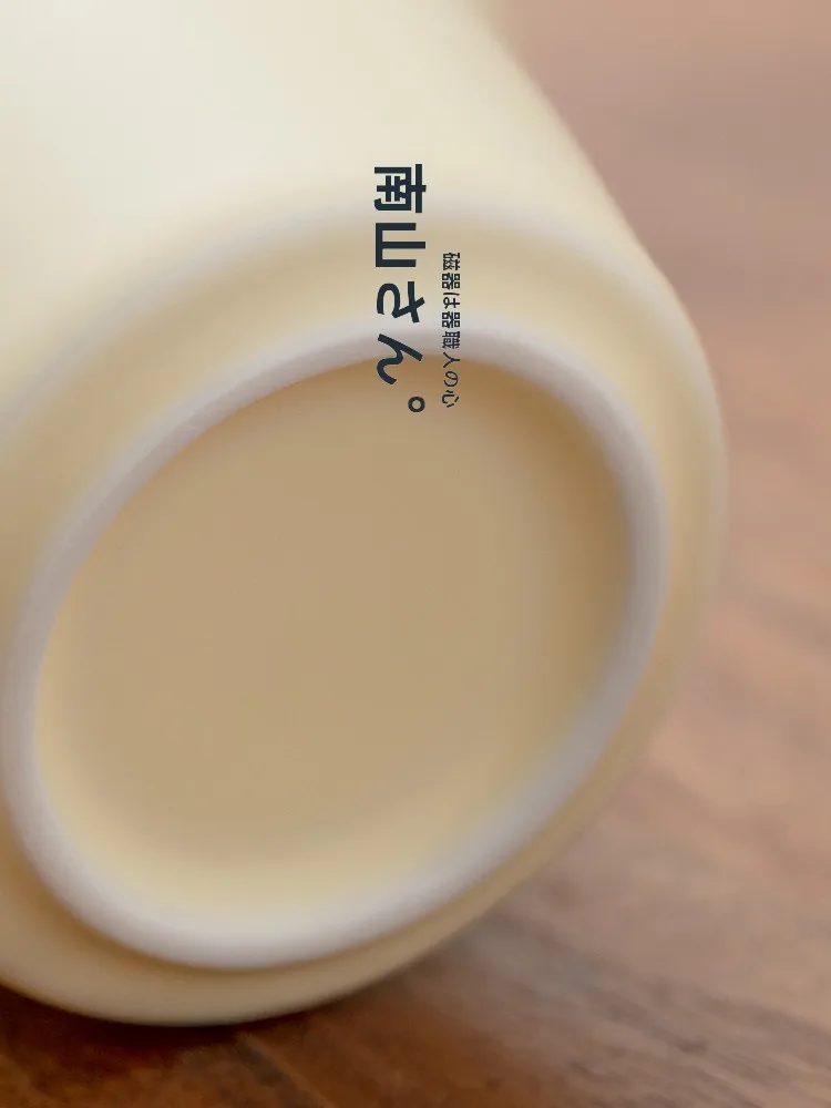 お椀型茶碗 シンプル陶磁器：南山先生の個別専用デザインと実用性