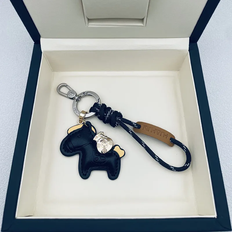 iPhoneケース キーホルダー と カバン に つける キーホルダー で、どんな生活が変わるの？