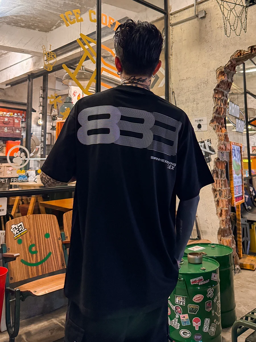 メンズTシャツの着こなしを実現する：VE 2のグラデーションコットンTシャツ