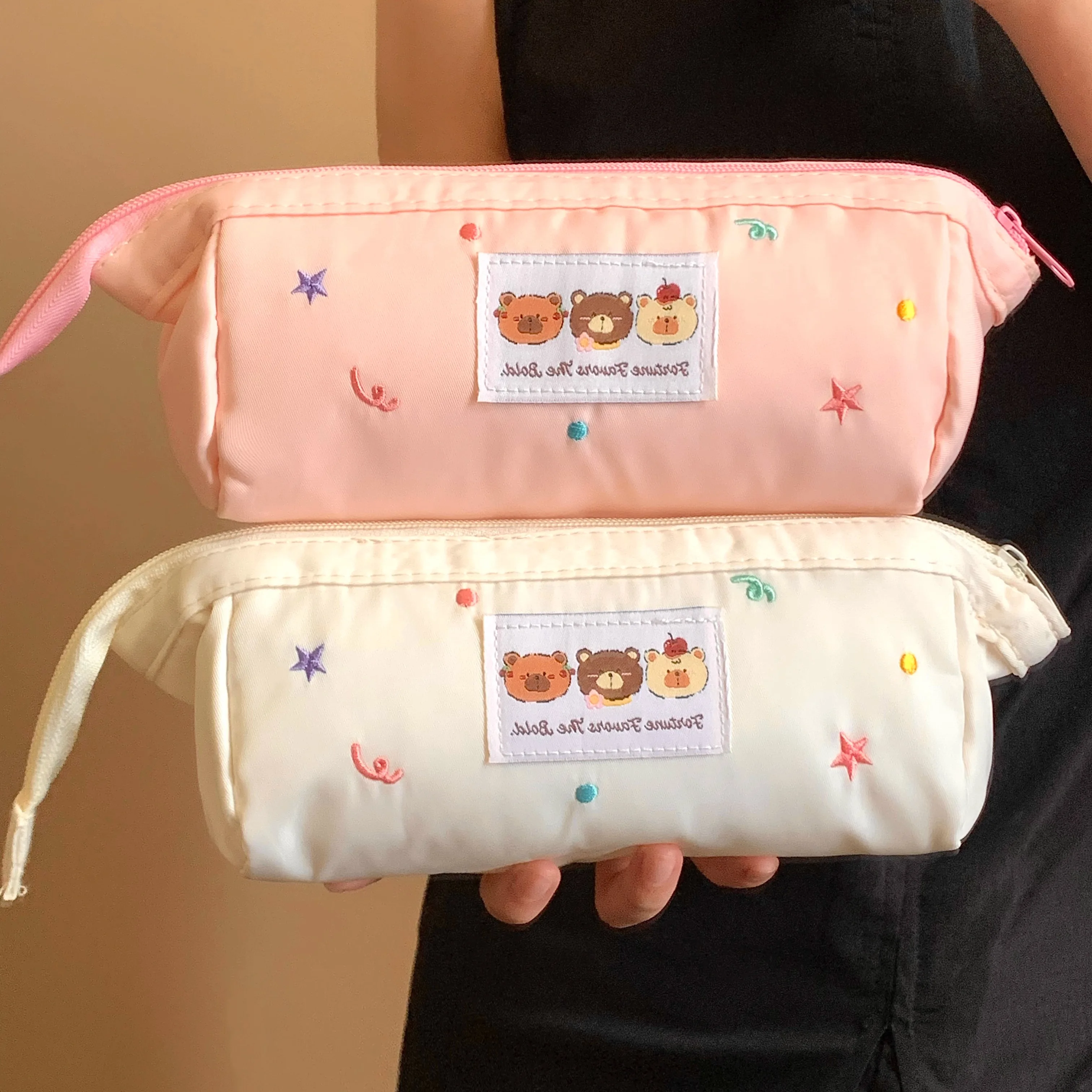 可愛らしいクマのペンケース：300円プレスプレゼントとしての実用性とデザイン価値