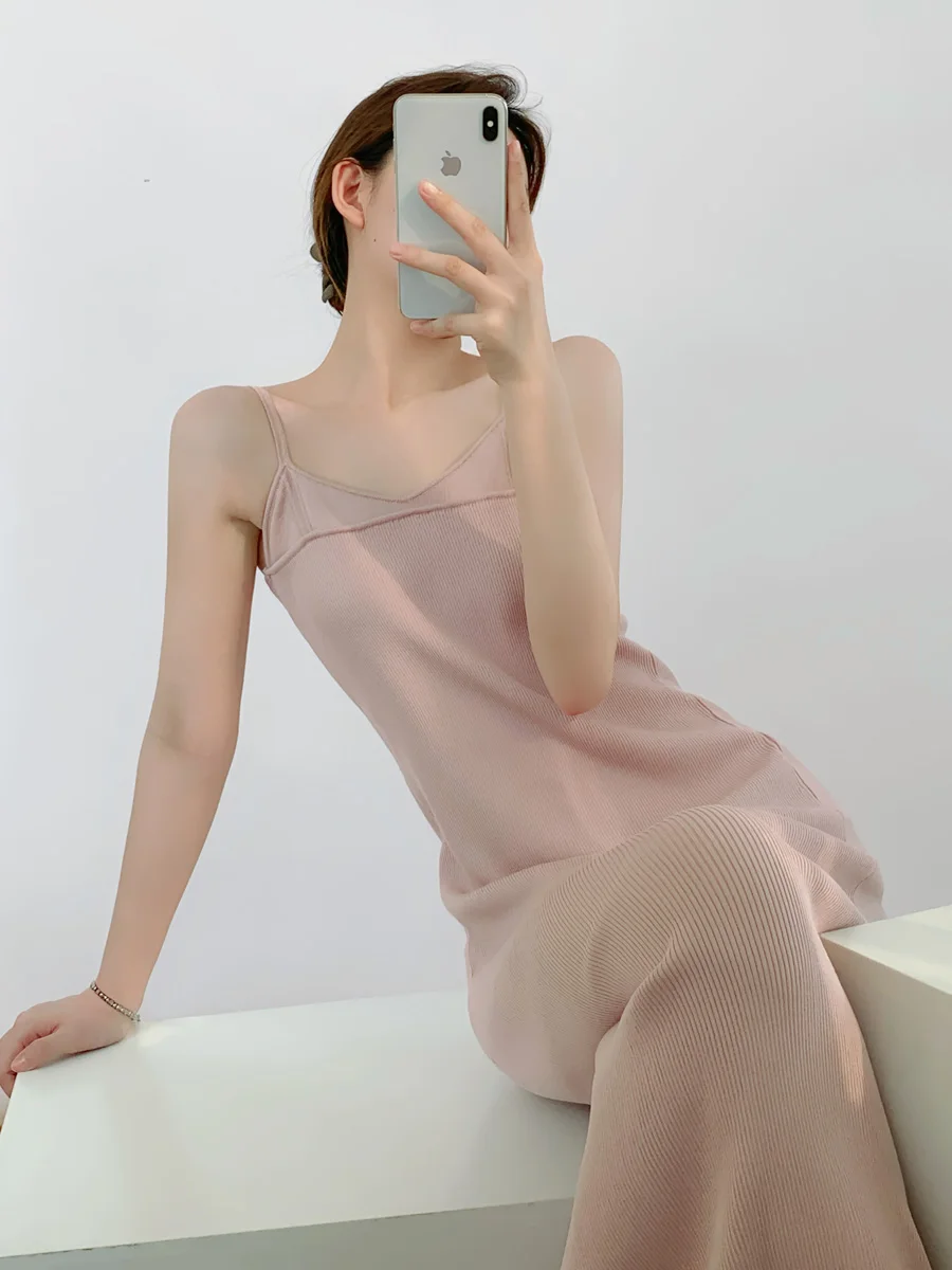 骨格ストレート キャミワンピースは、通勤に着るべきなのか？