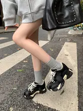 秋冬用 厚底の赤いスニーカー【極上の柔らかさ・個性的デザイン・女性用】