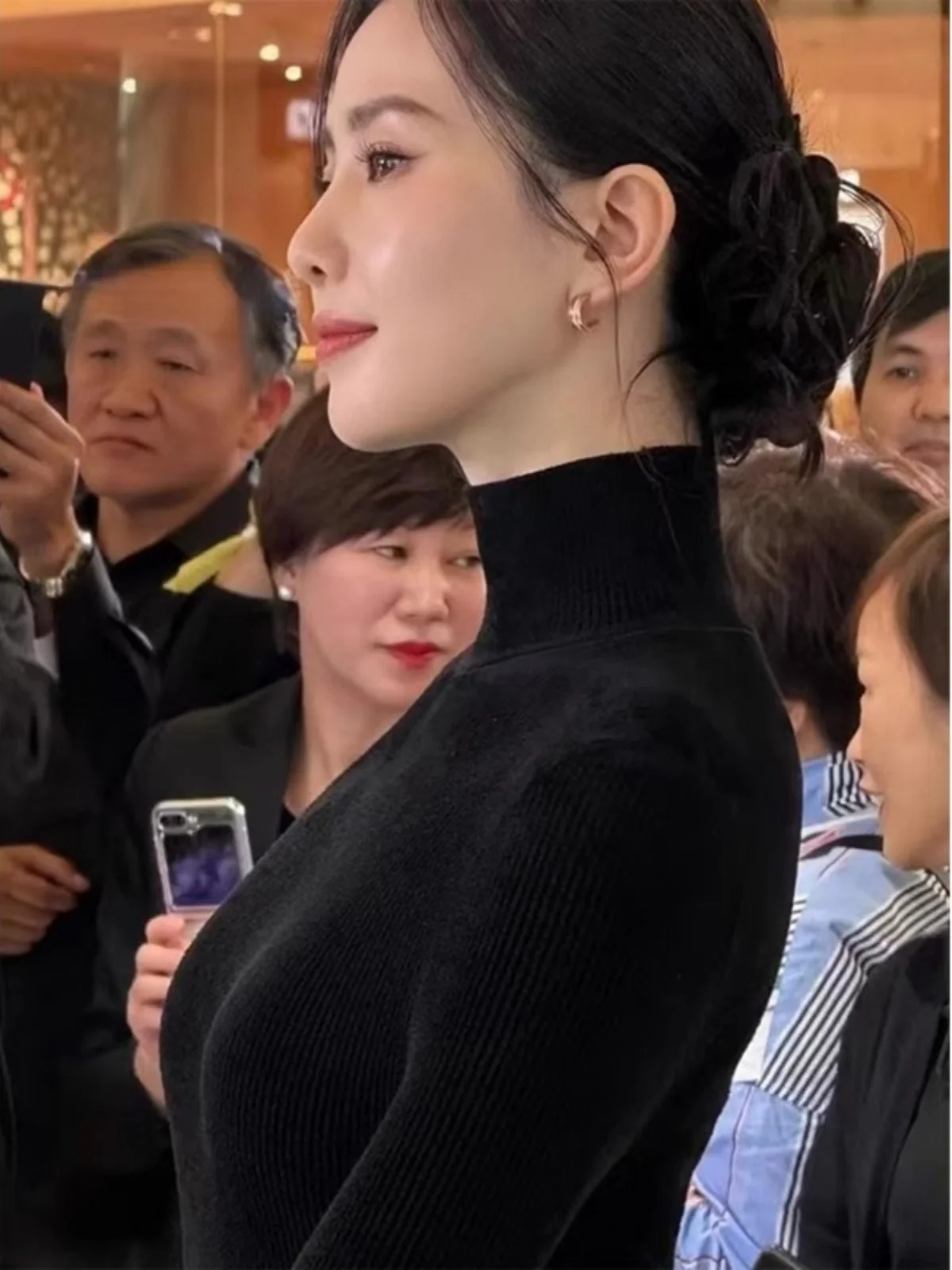 大人可愛いの本質とは？ニットタートルネックで徹底解説