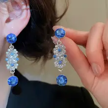 華やかなデザインのクリスタル花モチーフイヤリングとネックレス【宮廷風・軽やか・シンプルコーディネートに最適】（セットアップ対応）