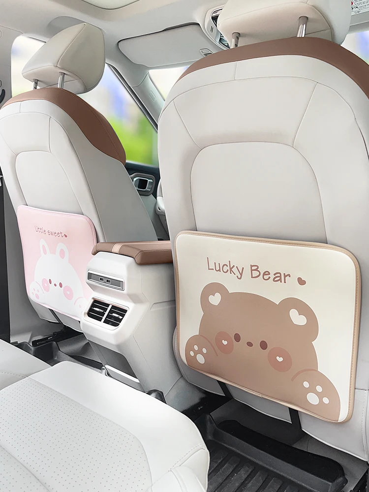 車用後部座席保護マット：ラバー素材による防汚・収納機能の実用性解析