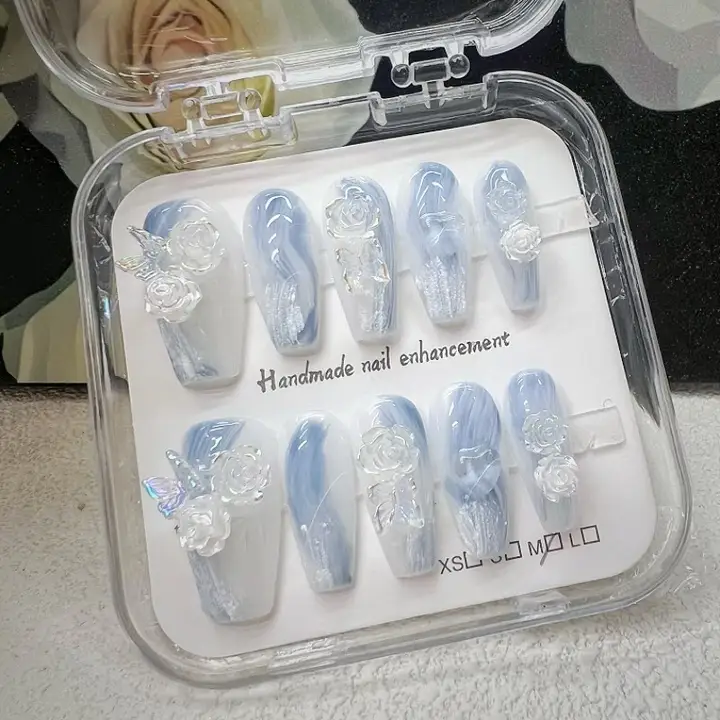 ブルーグラデーション立体山茶花デザインのハンドメイドネイル【優雅な印象・中長サイズ】