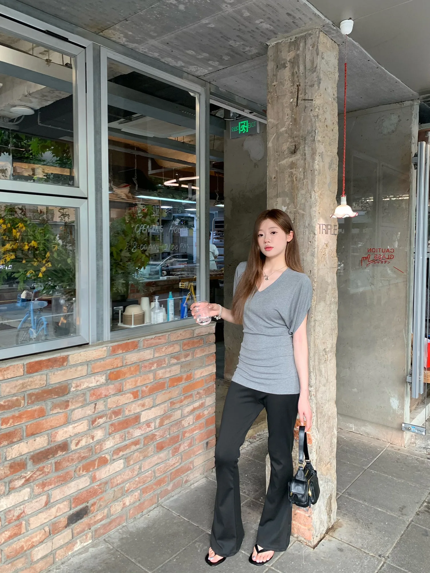 骨格ストレート フレアパンツ どうやって着るか？実測データと着用シーンを解説