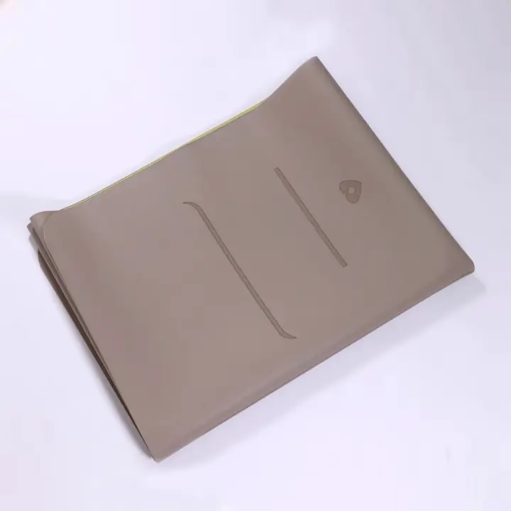 ヨガマット 折りたたみ式 携帯型 プロフェッショナル アウトドア 家庭用 天然ゴム 超薄型 滑り止め