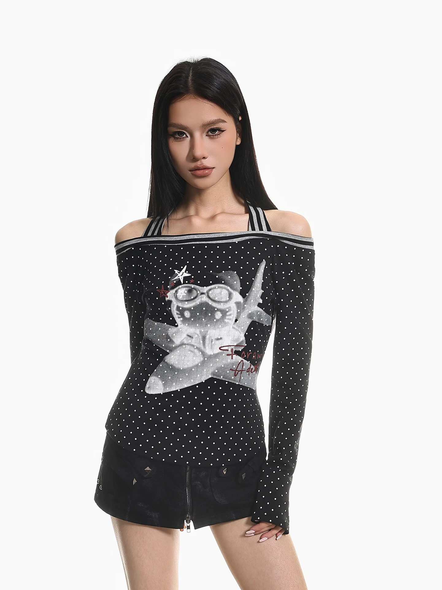レトロプリントドット柄 オフショルダー長袖Tシャツ：モード系ファッション Tシャツの定義と実際の着用シーン