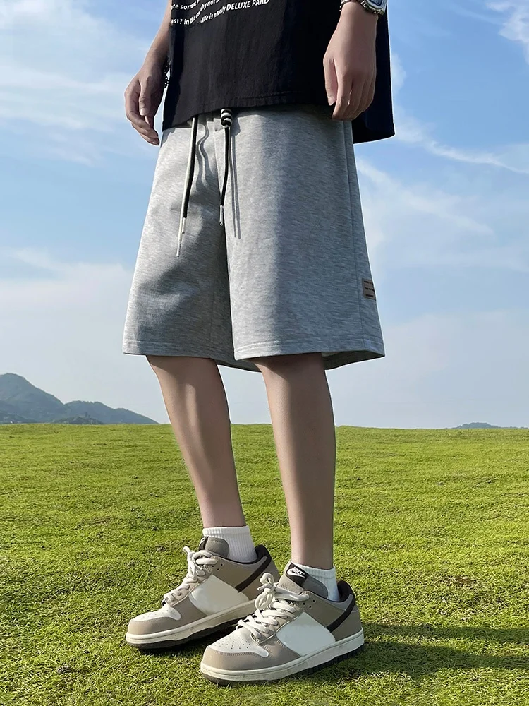 夏用 メンズランニングショートパンツ：通気性と柔らかさを重視した青春活力風の選択肢