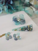 mira植物園 青緑のグラデーション花真花素材のヘアクリップ【特別なギフト】