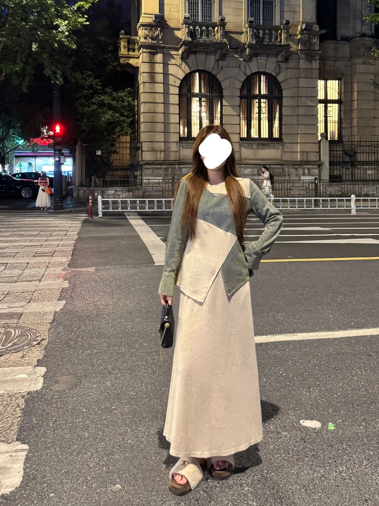 20代レディースファッションに最適なデニムパッチワークトップスセットアップ
