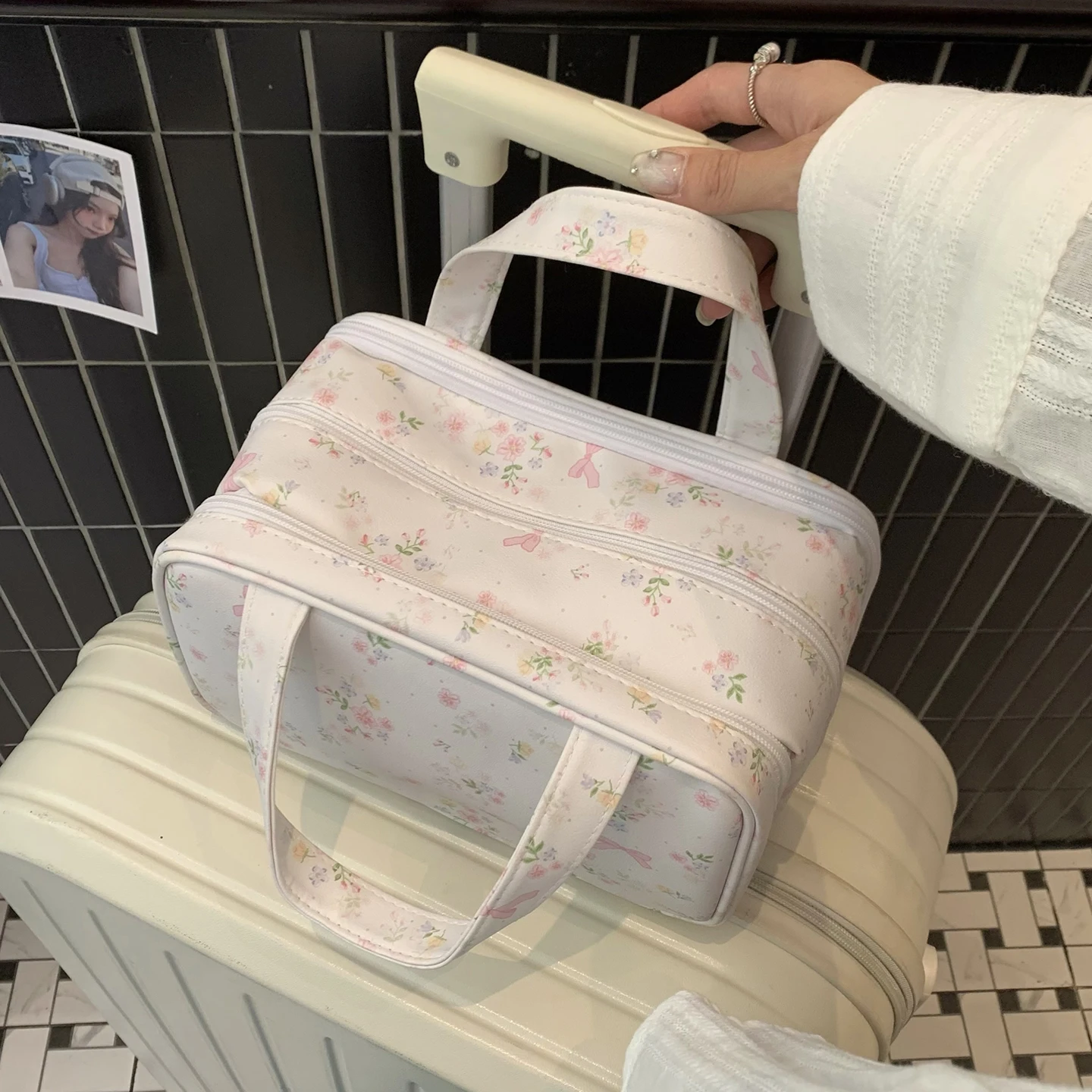 浴衣カバン メンズ向けの小物収納：可愛いフラワープリントコスメポーチの実用性と使い分け
