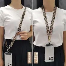 個性的なヒョウ柄デザインのスマートフォン用斜め掛けストラップ【調節可能・女性向け・幅広タイプ・紐付き】