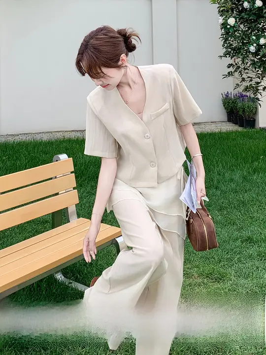 通勤向けシンプル短袖スーツ【女性用・スタイルアップ・ワイドパンツ・軽やか】（セットアップ対応）